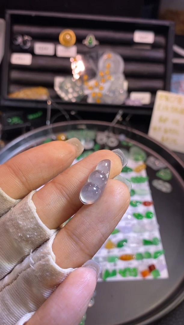 翡翠挂件未镶嵌豆子