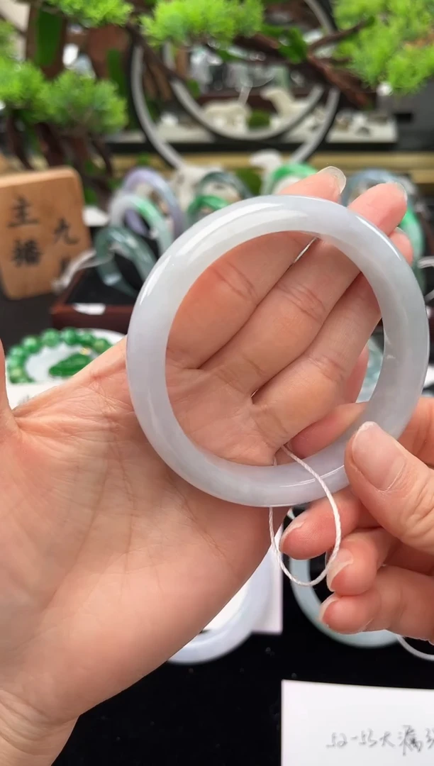 未镶嵌手镯翡翠手镯