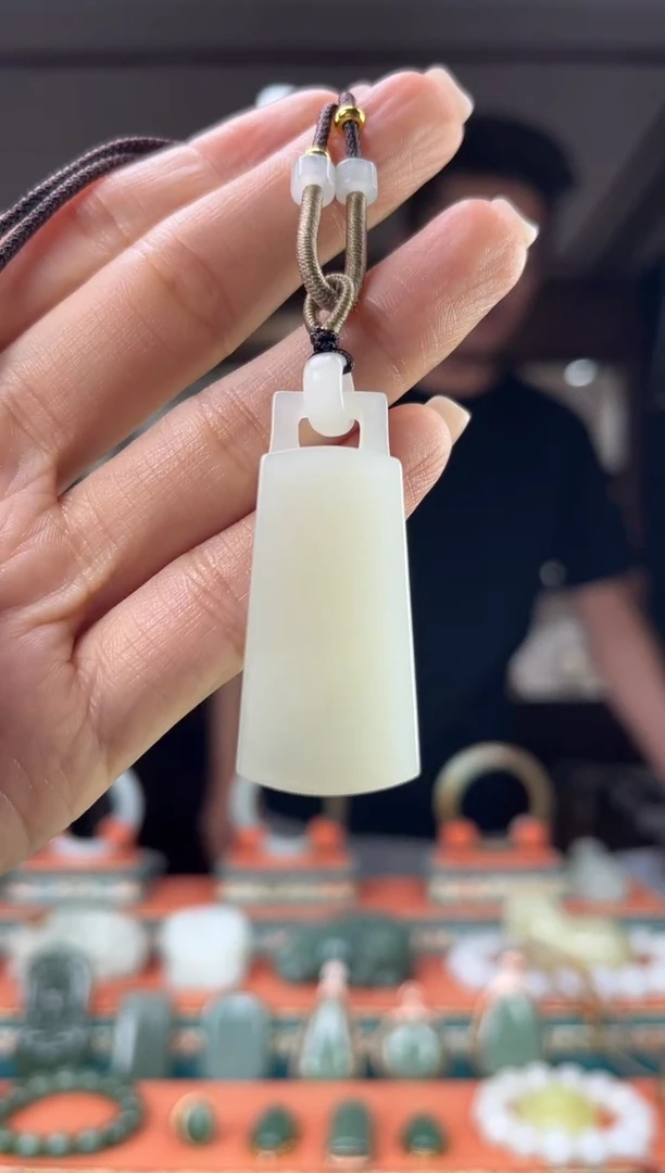 和田玉未镶嵌颈饰佩佩