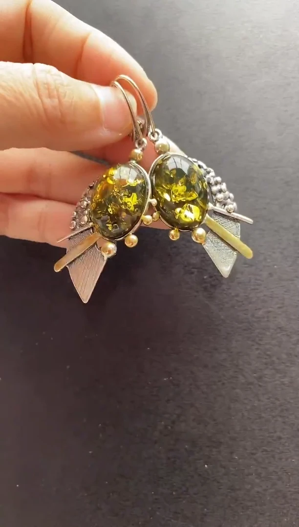 裸石琥珀未镶嵌耳坠