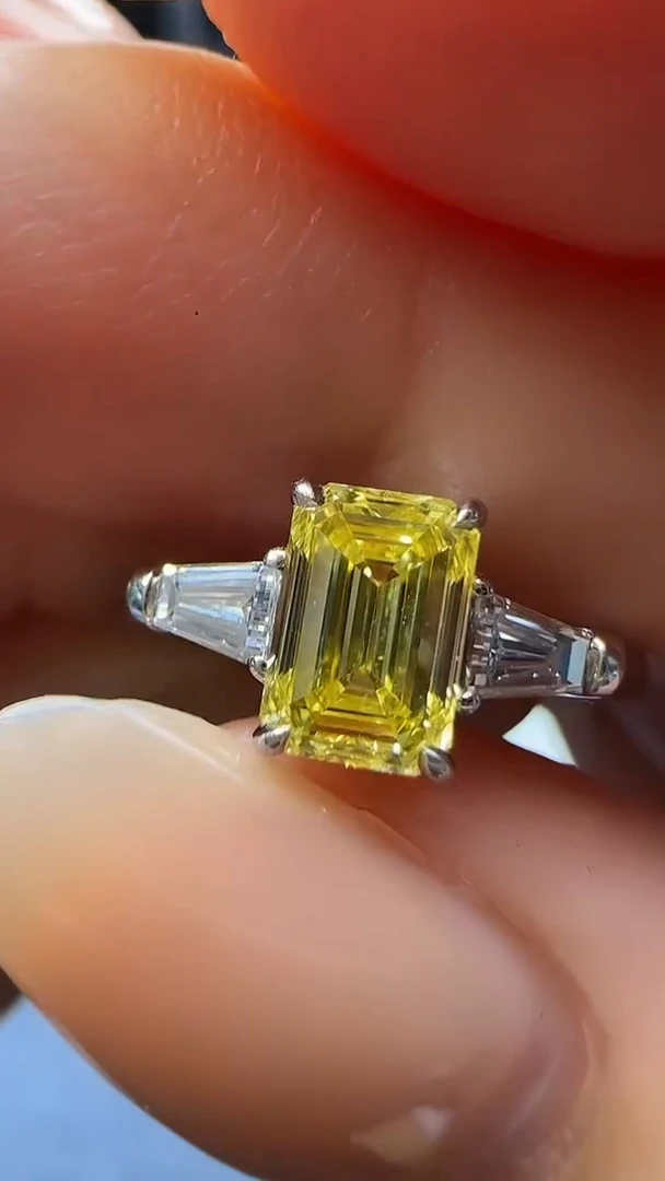 18K金镶嵌实验室培育钻石黄钻戒指