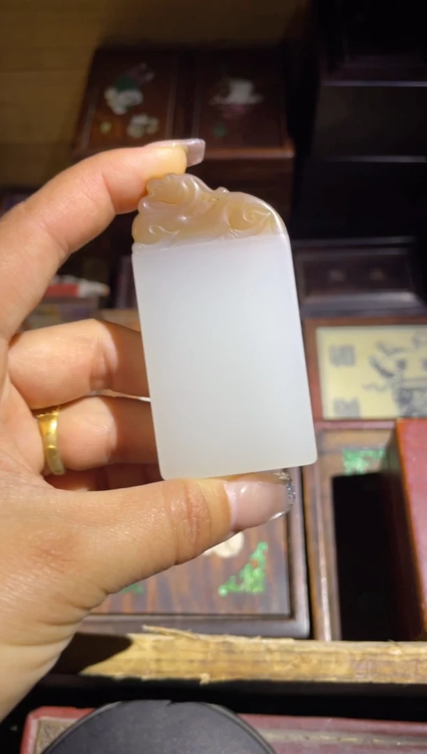 【闪购商品】且莫白俏色平安牌1件