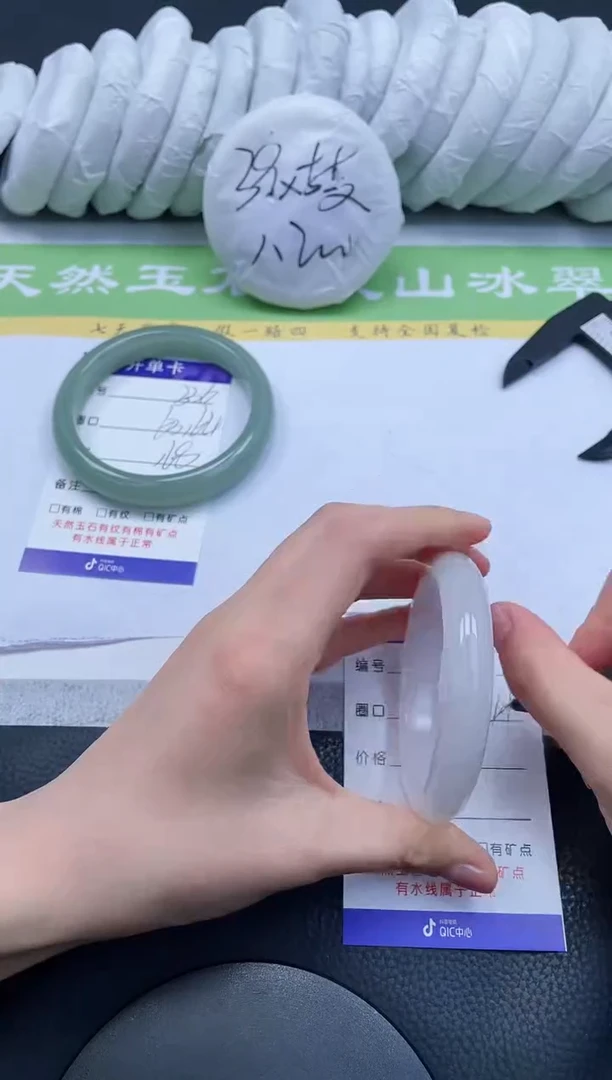 【闪购商品】石英质玉手镯未镶嵌A337-54+