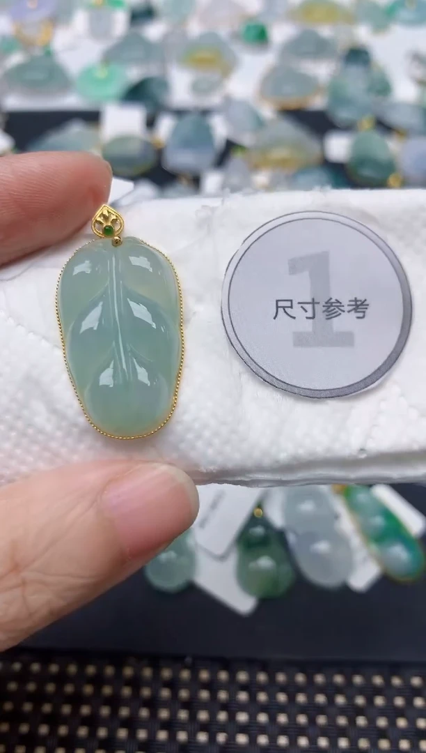 颈饰18K金镶嵌翡翠天然缅甸A货翡翠