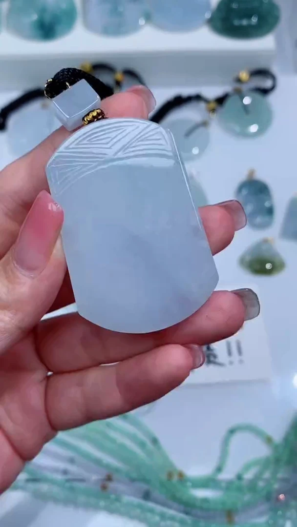翡翠未镶嵌颈饰吊坠