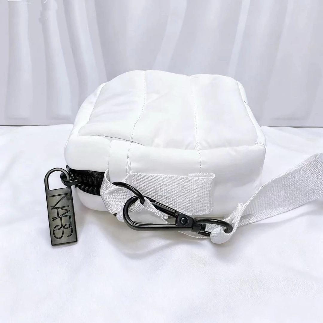 可爱小号零钱包 专柜大牌化妆包耳机包便携小杂收纳包【A1002】