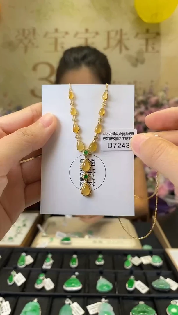 套链18K金镶嵌翡翠D7243 水滴套链 含运营费