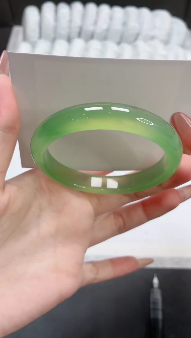 石英质玉手镯未镶嵌368-绿晴55.7