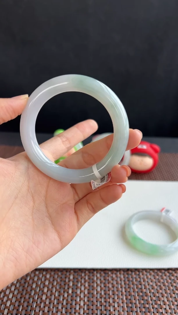 翡翠手镯未镶嵌w**w39号55*10.2*10.1