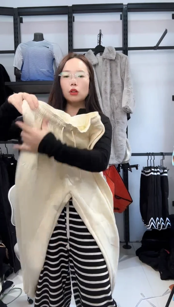 2200 编码  瑕疵直播间过款为准 尺码