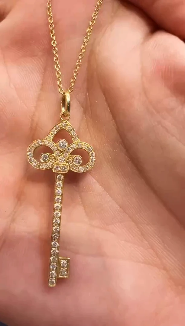 项链18K金镶嵌钻石满钻皇冠钥匙