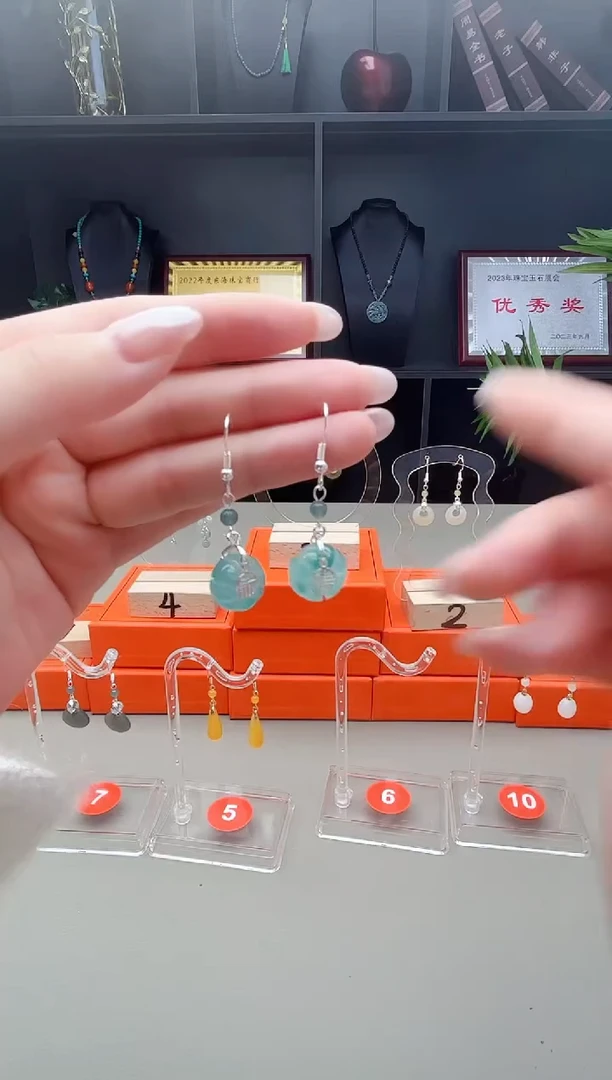 未镶嵌石英质玉（天山翠）耳钉428