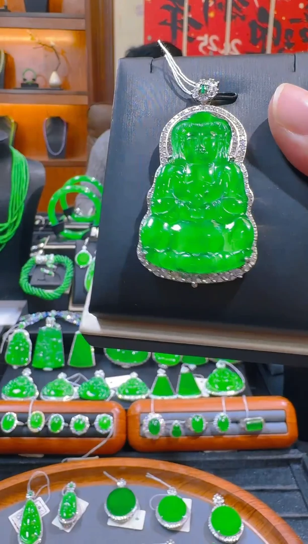 【闪购商品】翡翠吊坠(赠链)银S925镶嵌天然a货翡翠