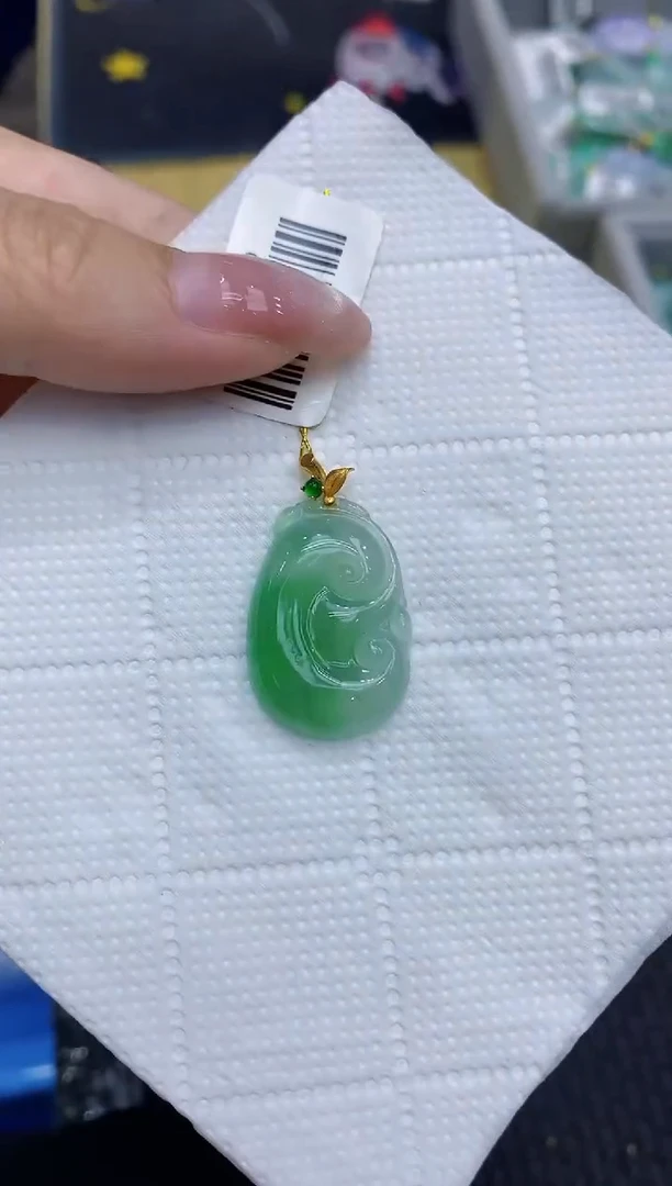 翡翠18K金镶嵌颈饰111111111
