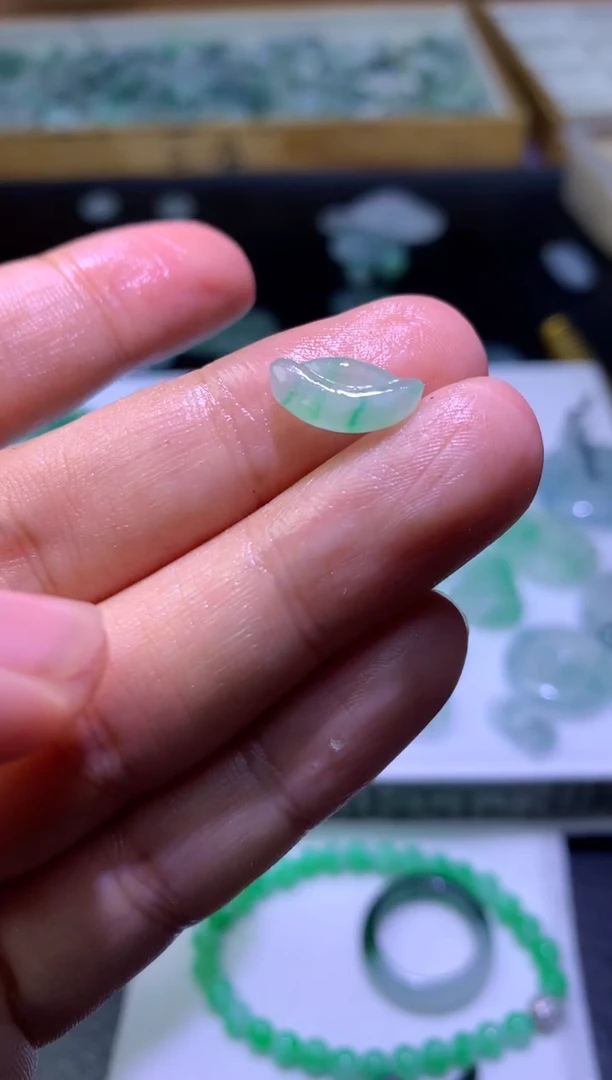 未镶嵌定制翡翠毛货