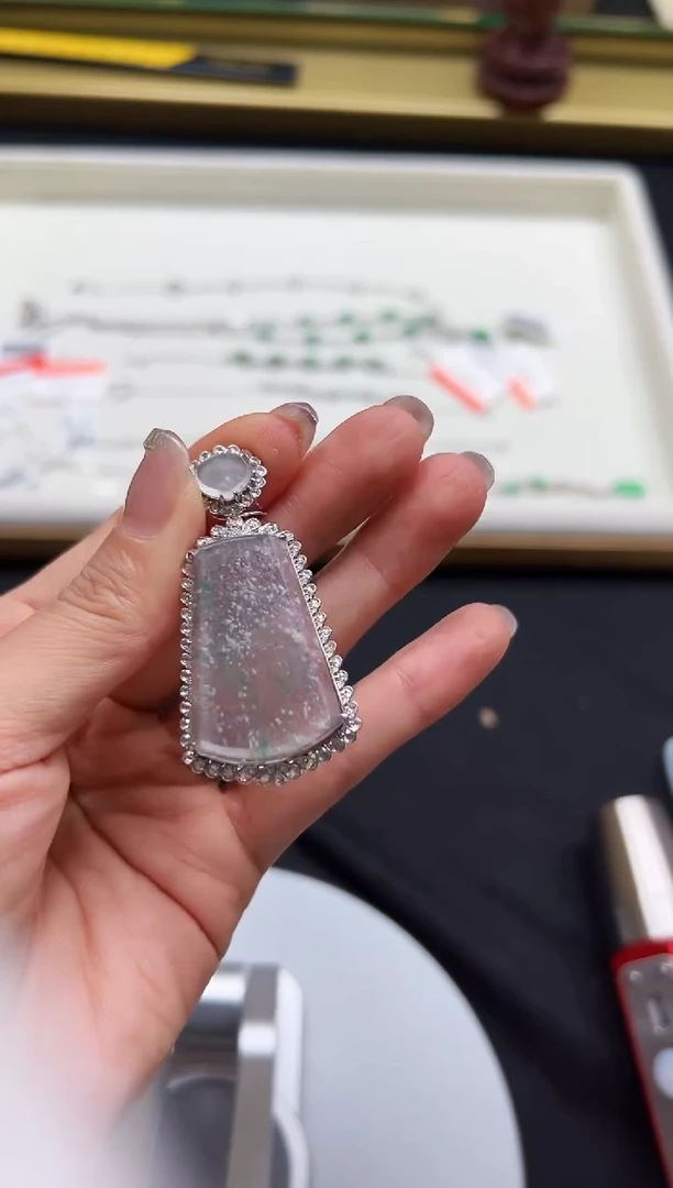 翡翠18K金镶嵌颈饰ZGM0628-44