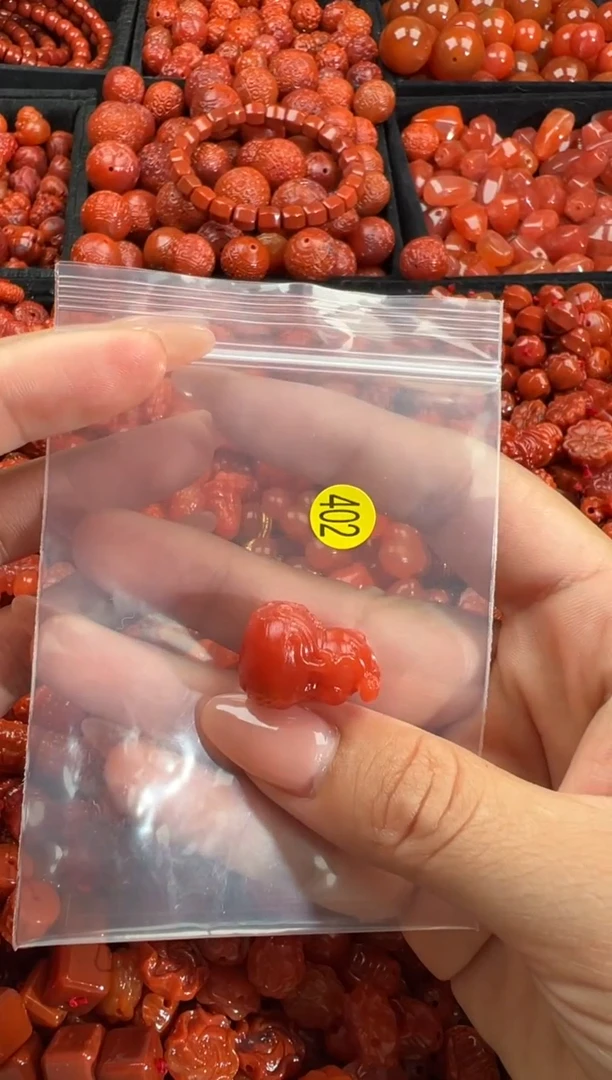 南红玛瑙未镶嵌颈饰1