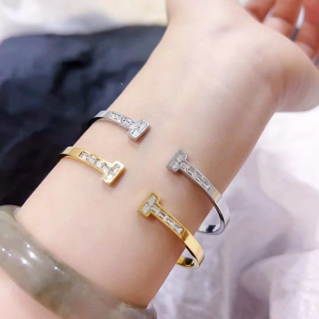 钛钢合成锆石手镯 【Kiss娜】钛钢2639T时尚字母手镯