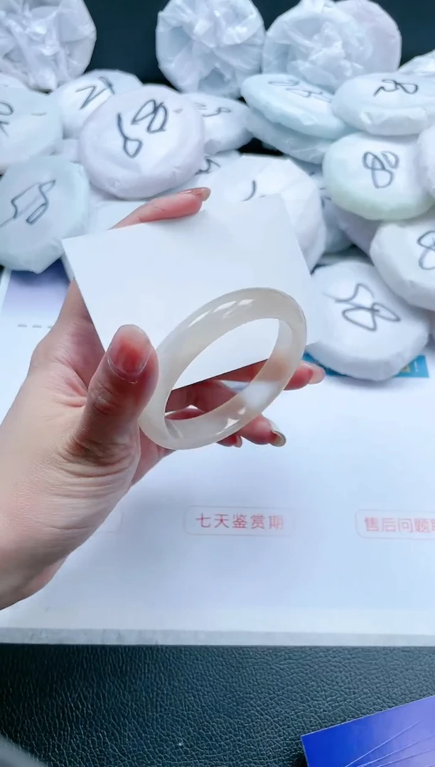 【闪购商品】石英质玉手镯未镶嵌17J281-53