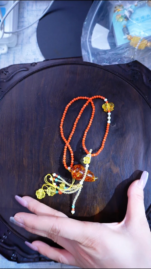 琥珀颈饰未镶嵌1.5日 多样性发其一