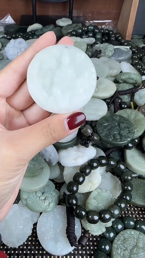 颈饰未镶嵌和田玉1