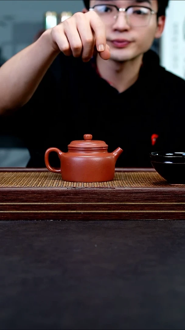 茶壶紫砂     ZQ    老朱泥     德钟     220cc  全手工
