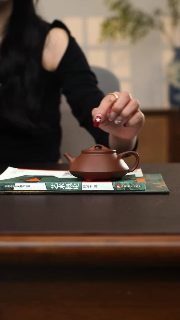 茶壶紫砂执素红皮龙半手奕瓢