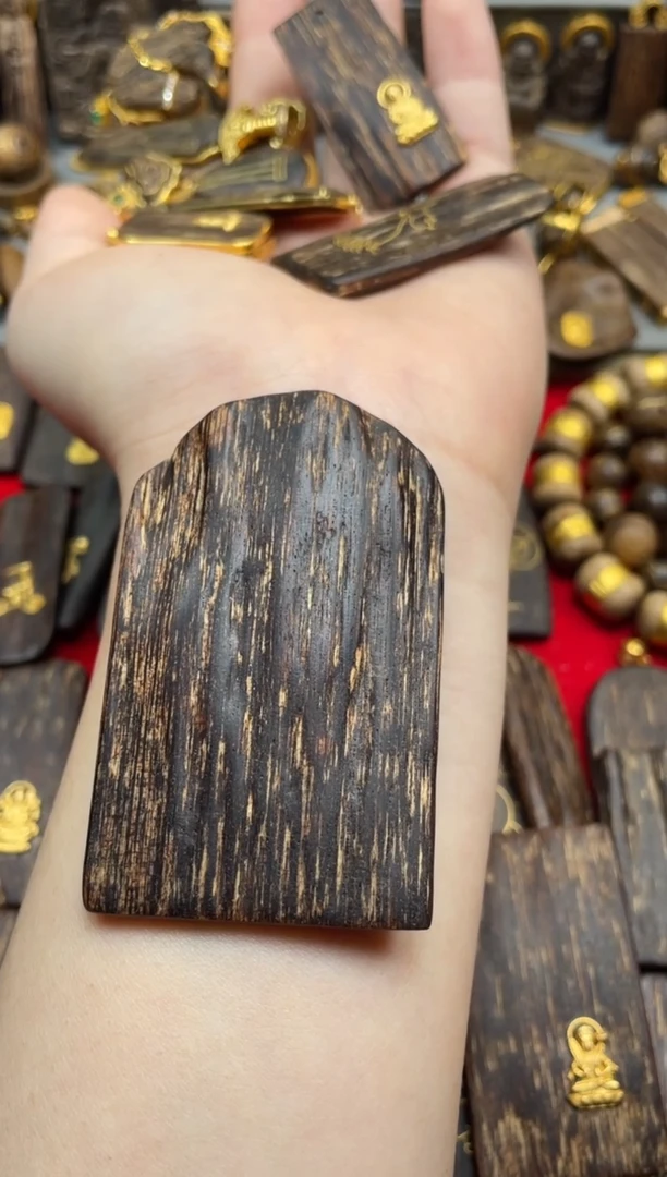 沉香吊坠付***油沉香吊坠