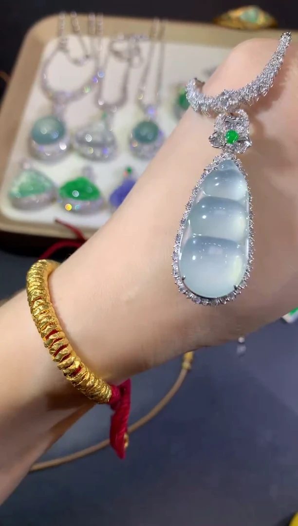 吊坠(不含链)18K金镶嵌翡翠78-豆子（不含链扣