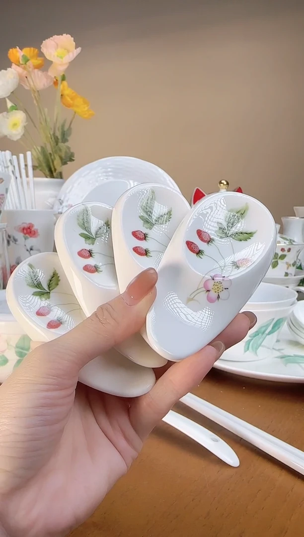 【闪购商品】莓高骨瓷勺筷置4个