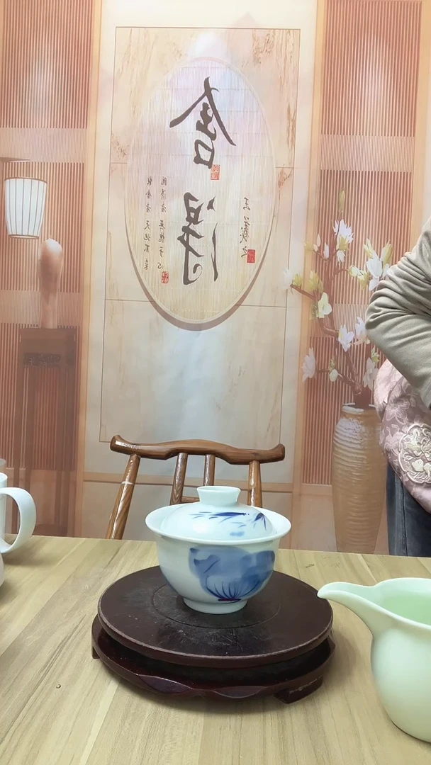 瓷一**水手绘荷花青釉陶瓷俩才盖碗