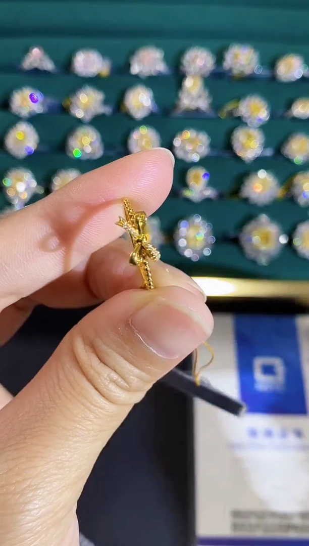 18K金镶嵌戒指钻石戒指