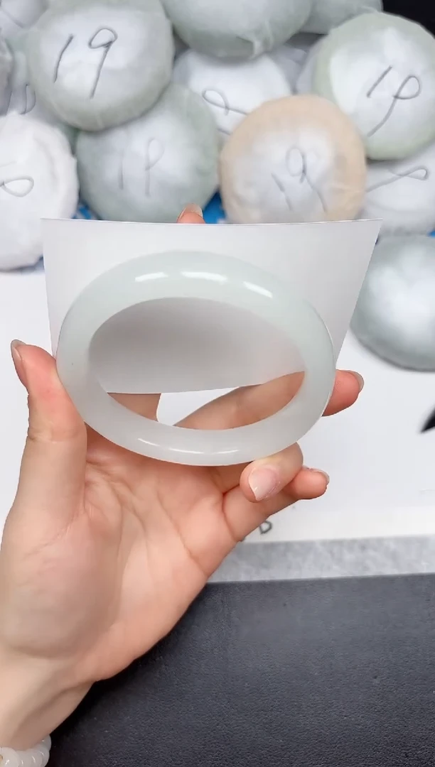 未镶嵌手镯石英质玉222/65.2