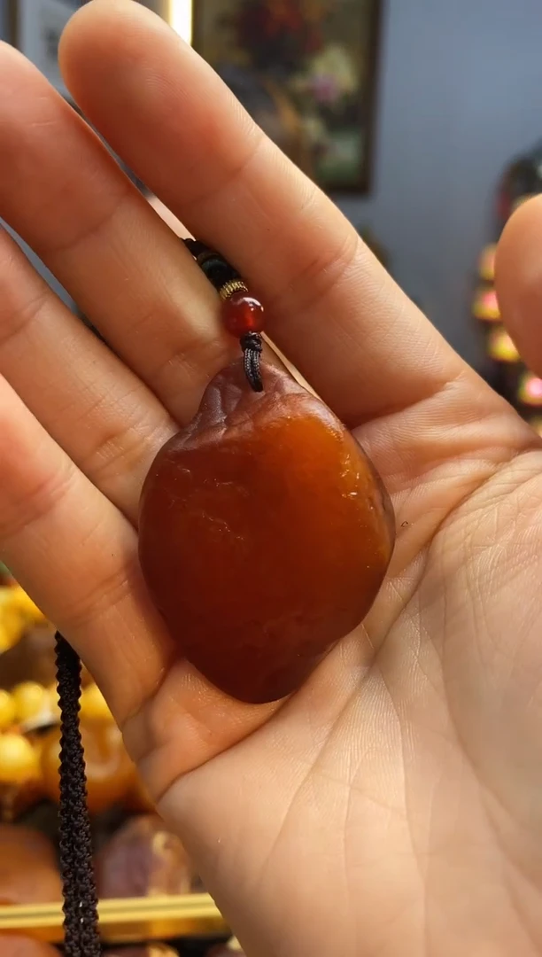 未镶嵌颈饰琥珀吊坠