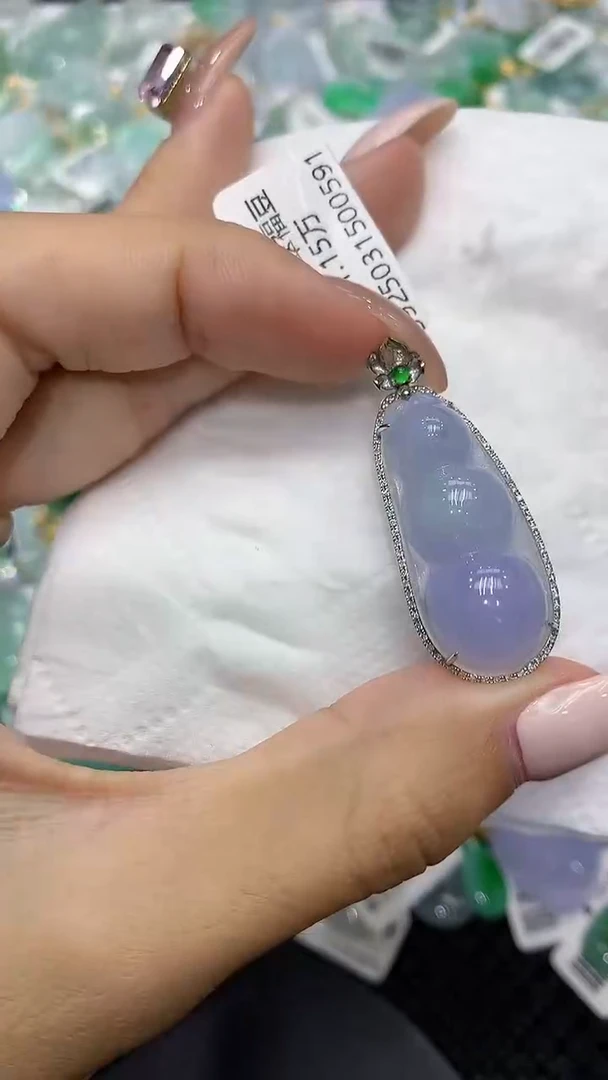 颈饰18K金镶嵌翡翠111111111111