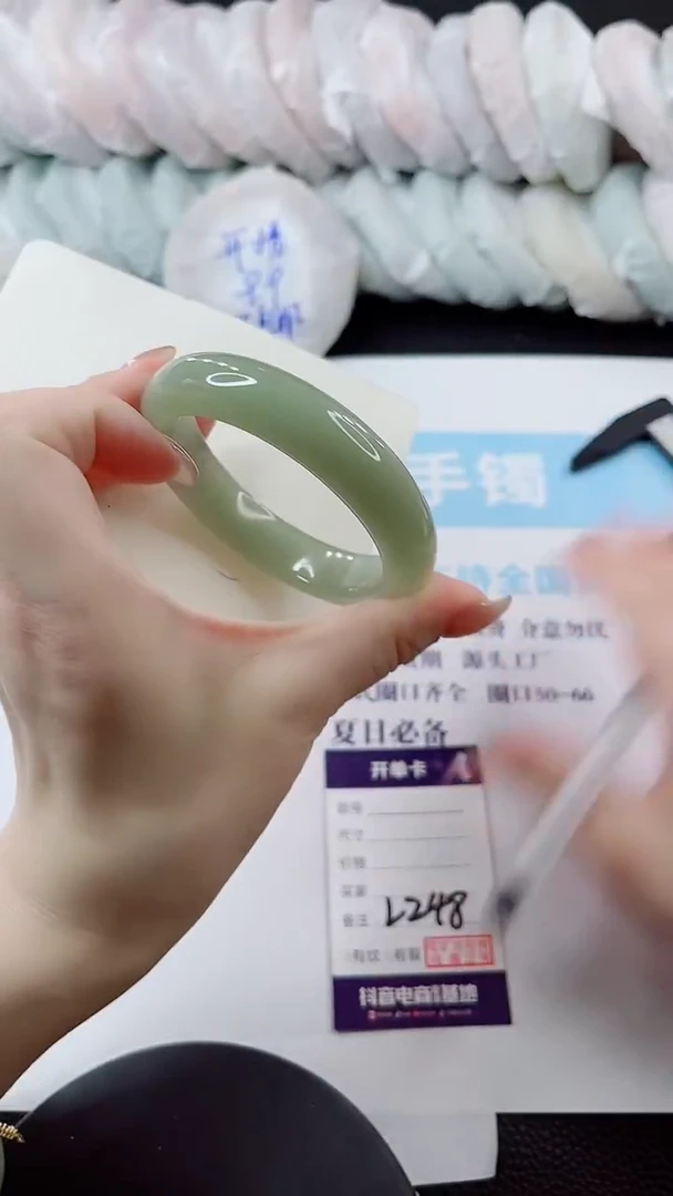 未镶嵌手镯石英质玉多样性发货L248