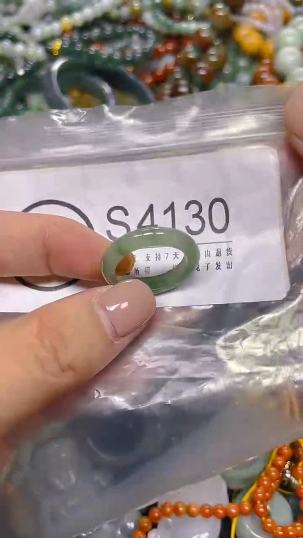 颈饰未镶嵌翡翠17/ S /翡翠A货，一件也是批发价