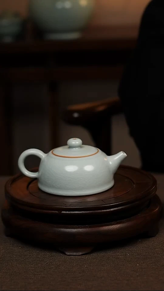 瓷片月白釉全手工半月壶130ML微瑕不带礼盒