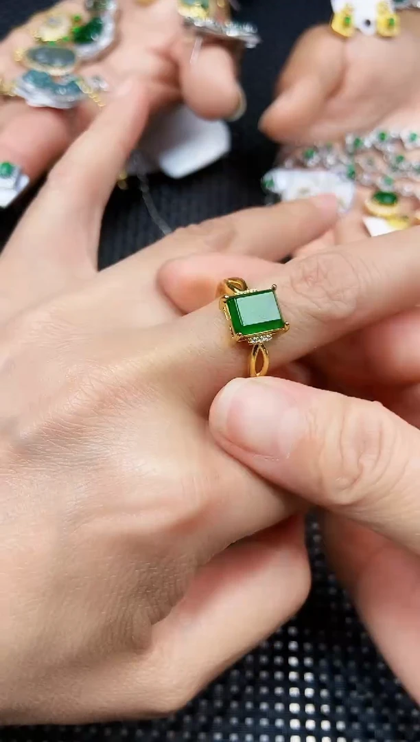 翡翠未镶嵌戒指1111111111