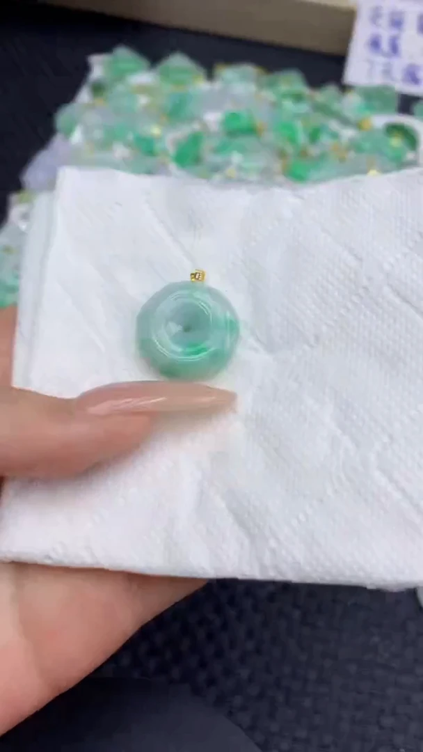 翡翠18K金镶嵌颈饰11111111