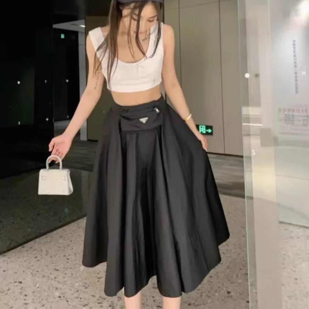 未使用 Prada/普拉达 三角标腰包半身裙 黑色/36