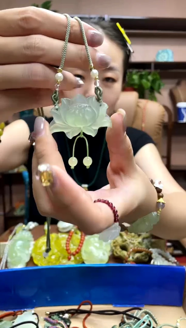 未镶嵌岫玉颈饰·1