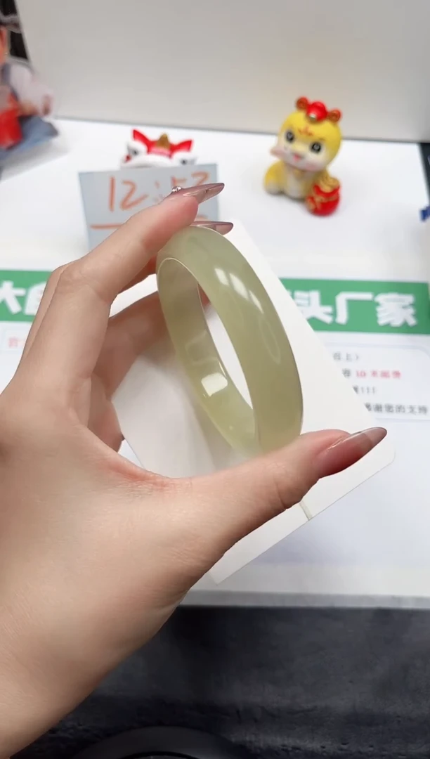 【闪购商品】石英质玉手镯未镶嵌17-60.5