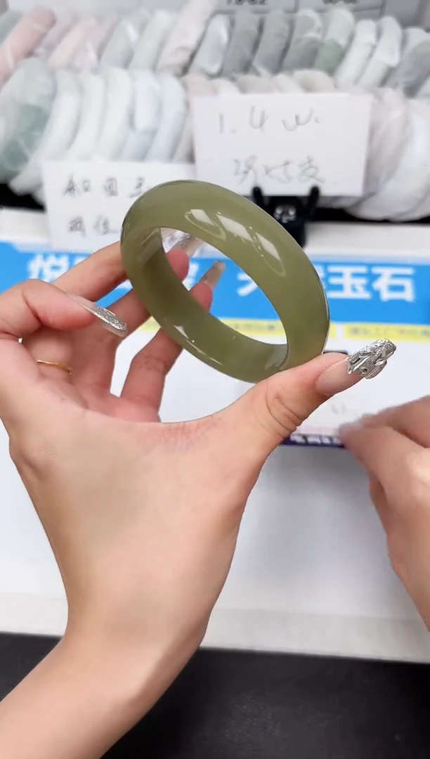 石英质玉手镯未镶嵌204--57