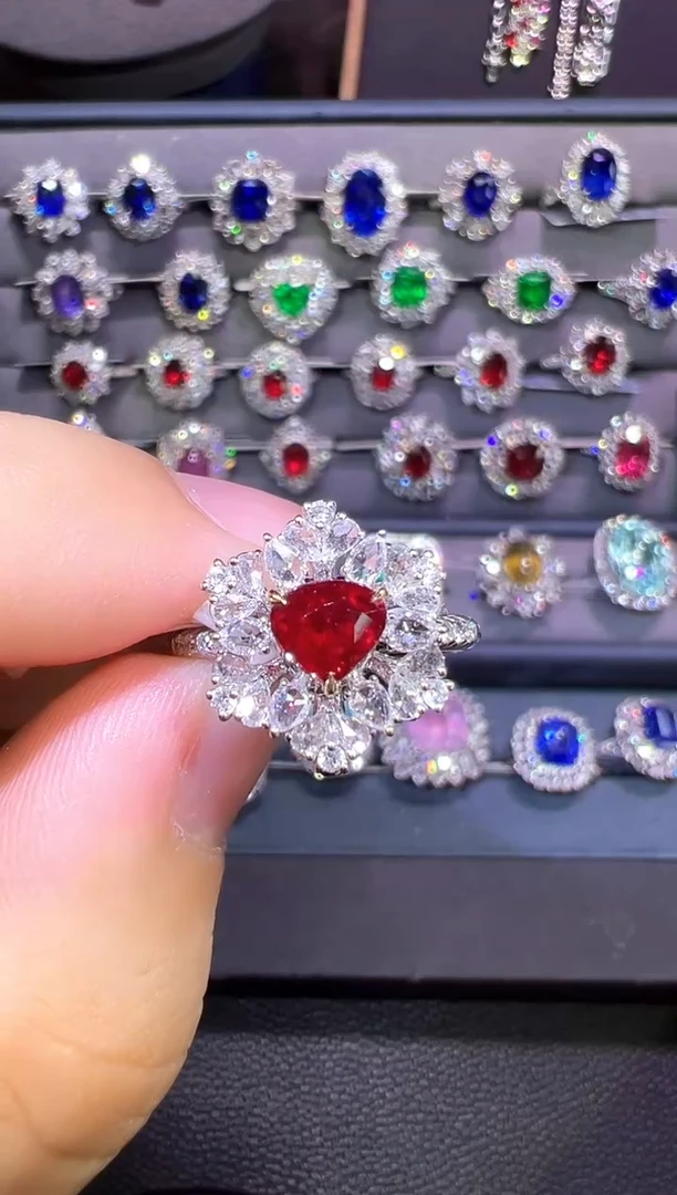 18K金镶嵌AIGS无烧鸽血红红宝石1.14ct