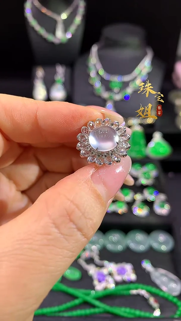 18K金镶嵌戒指翡翠戒指