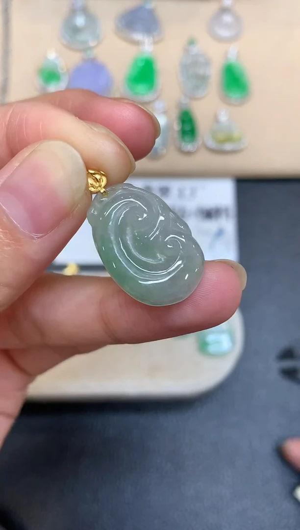 颈饰18K金镶嵌翡翠如意【无服务费