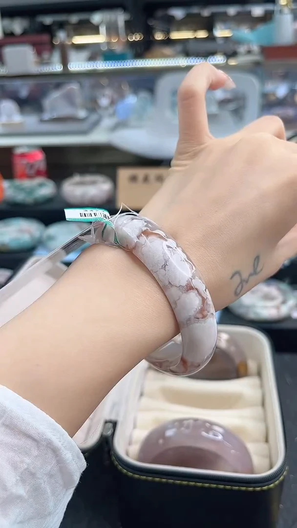 未镶嵌手镯石英质玉六*六圈口（赠品镯心）