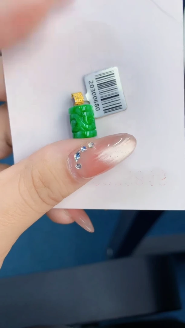 翡翠未镶嵌颈饰1