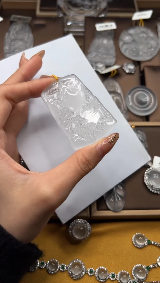 石英质玉吊坠未镶嵌山水牌